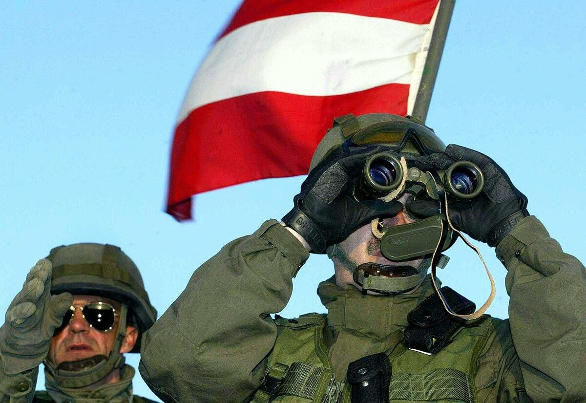 Am 20. Jänner präsentiert eine Reformkommission konkrete Vorschläge. Eine Variante: Insgesamt zehn statt sechs Monate für den Wehr- und zwölf statt neun Monate für den Zivildienst. ⇒ APA