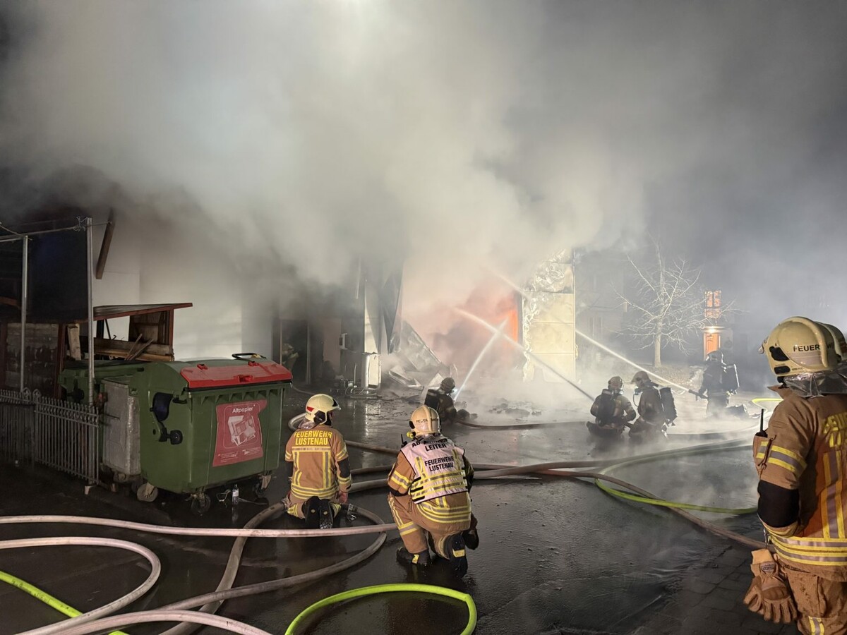 Am Montagabend ist in einer Werkstatt in Lustenau ein Brand ausgebrochen. ⇒VOL.AT/Vlach