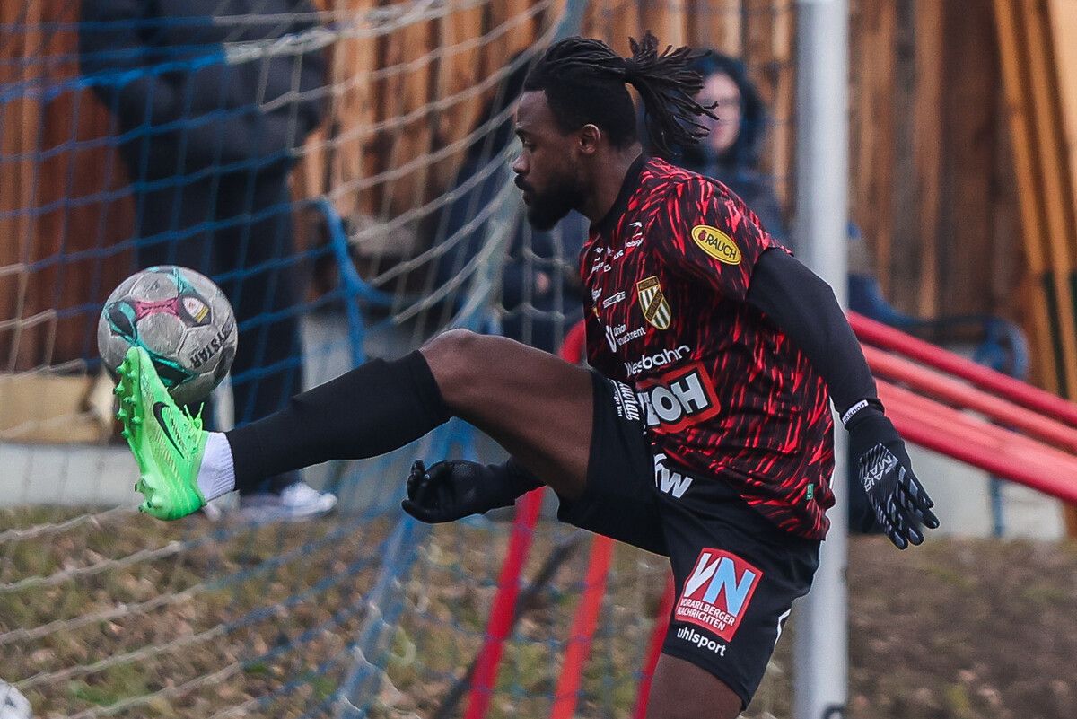 Asumah Abubakar brauchte nur 30 Minuten, bis er seinen ersten Treffer für Austria Lustenau im Test gegen Brühl St. Gallen erzielte.⇒steurer