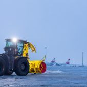 Blitzeis legt Flughafen in Wien lahm