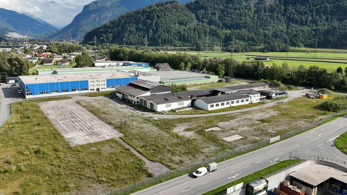 Auf diesem Areal gegenüber dem bestehenden Werk in Nüziders entsteht das Werk 2 des Fruchtsaftherstellers. Baustart soll im Frühjahr sein. ⇒FA