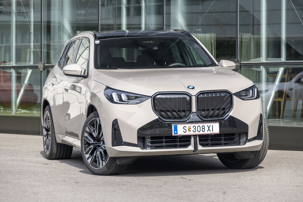 Aufputschmittel fürs Öko-Gewissen: Der X3-Teilzeitelektriker sorgt mit kleinem Stromstoß für große Fahrfreude.⇒vn/paulitsch