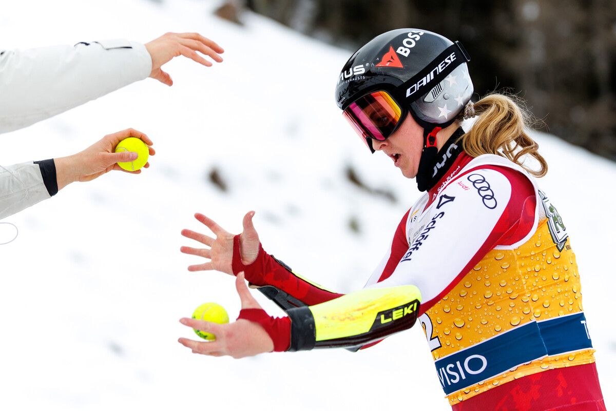 Aufwärmprogramm von Nina Ortlieb, die dann auf Platz vier fuhr.⇒gepa