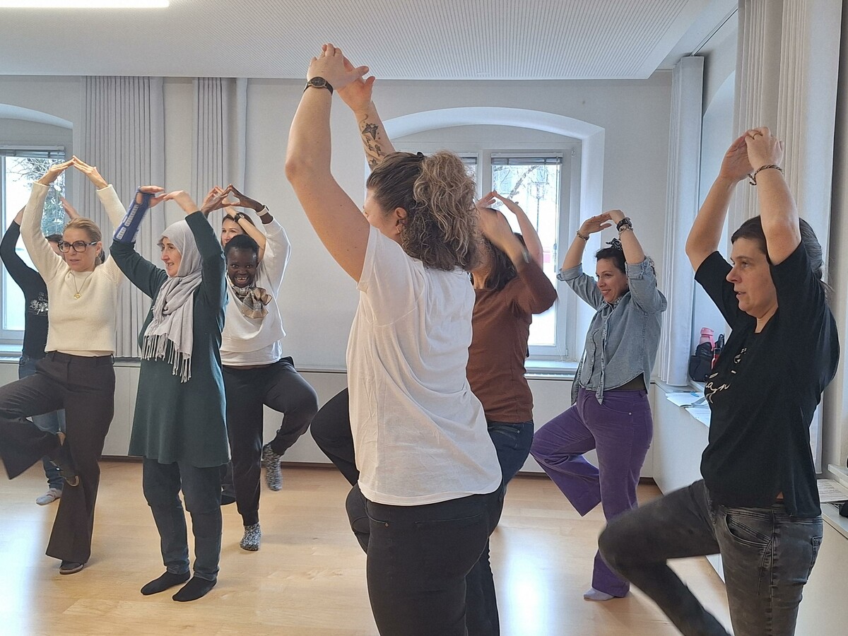 Bei der Weiterbildung für Kinderbetreuungskräfte standen Musik und Tanz auf dem Programm.⇒stadt dornbirn