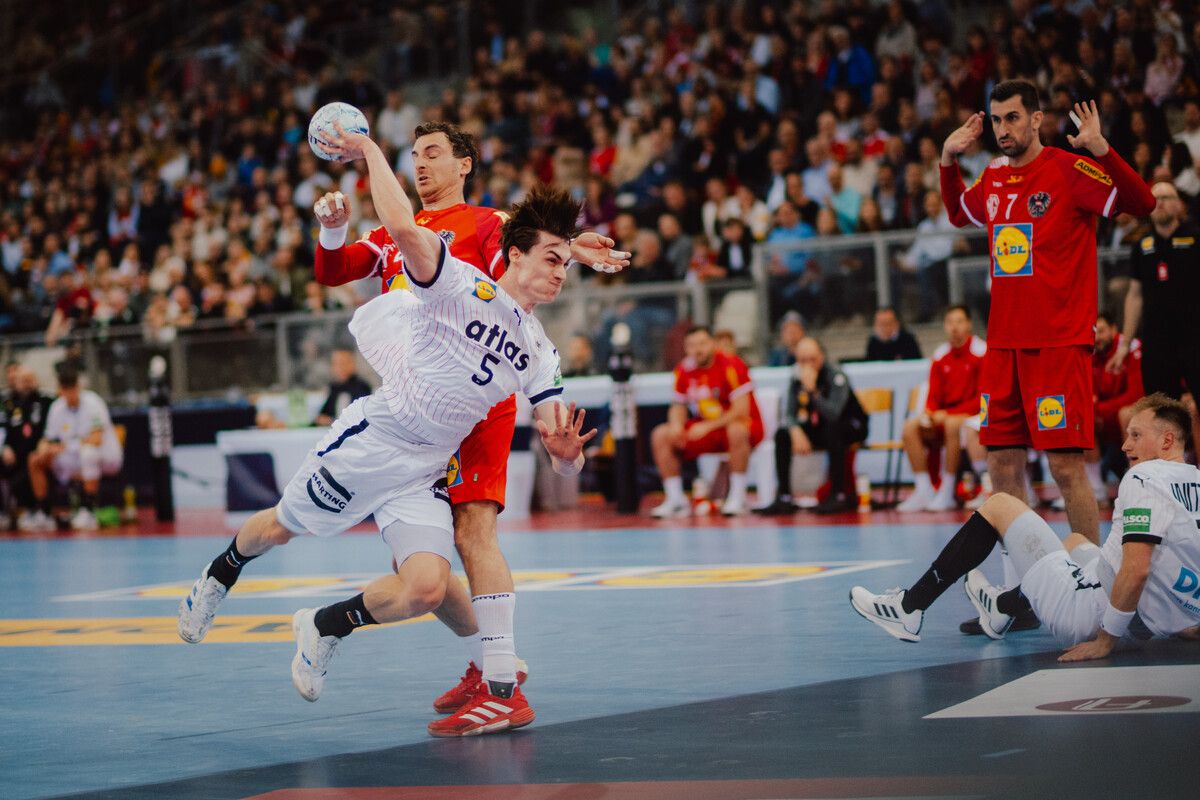 Bei seinem A-Teamdebüt am 13. März 2025, dem 26:26-Remis gegen Österreich in Wien, warf Miro Schluroff zwei Tore.⇒GEPA