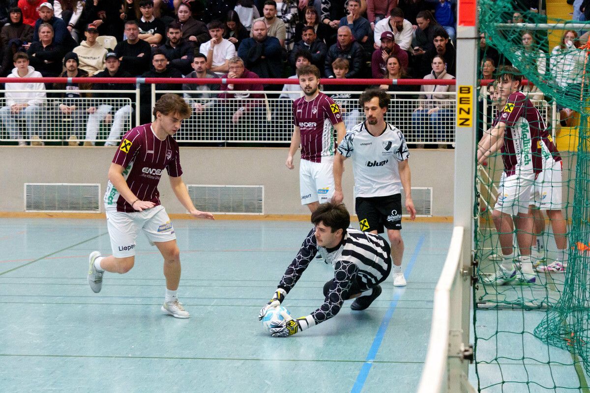 Bild aus dem Spiel um Platz fünf mit Altenstadt-Goalie Jan Krawagna.⇒VN-Stiplovsek/4