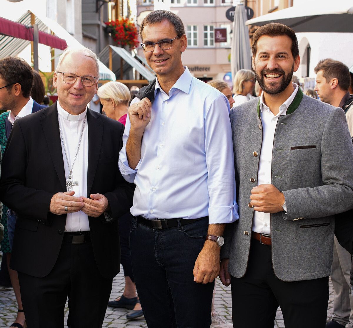 Bischof Benno Elbs, LH Markus Wallner und Bgm. Simon Tschann (v. l.) beim gemeinsamen Austausch. ⇒stadt bludenz