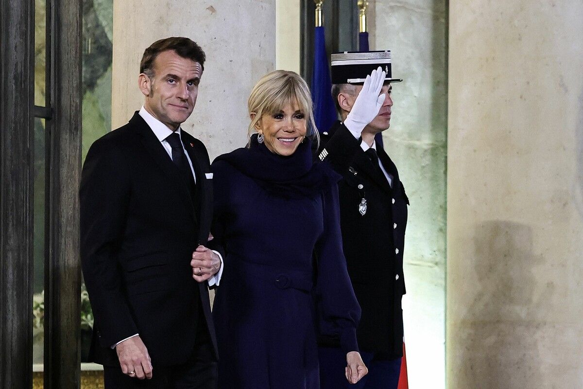 Brigitte Macron mit ihrem Ehemann Emmanuel Macron, dem Präsidenten Frankreichs, beim Empfang des kroatischen Premier.⇒AFP