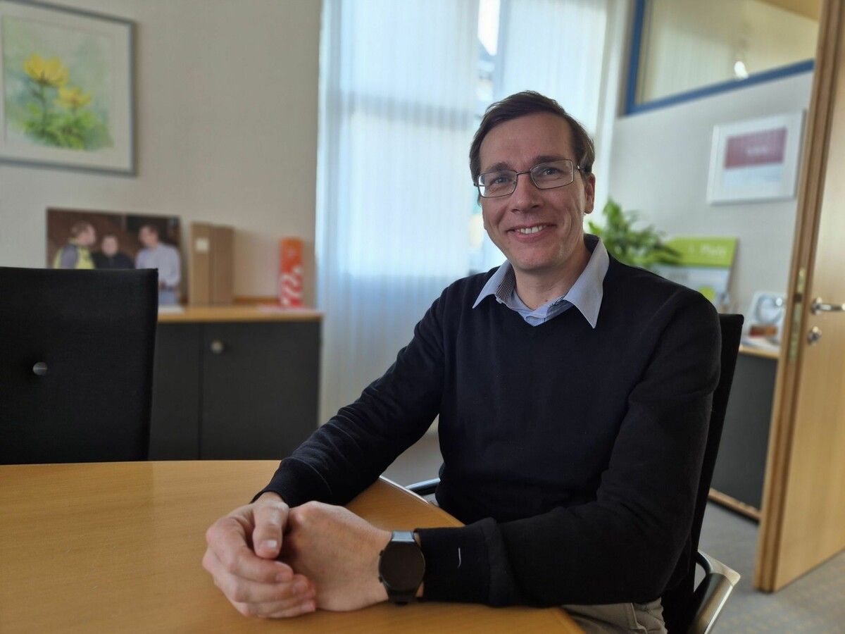 Bürgermeister Florian Küng weiß, wie es um die Finanzlage seiner Gemeinde steht. ⇒VN/JUN