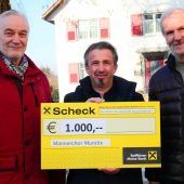 Männerchor spendet für Sozialtopf