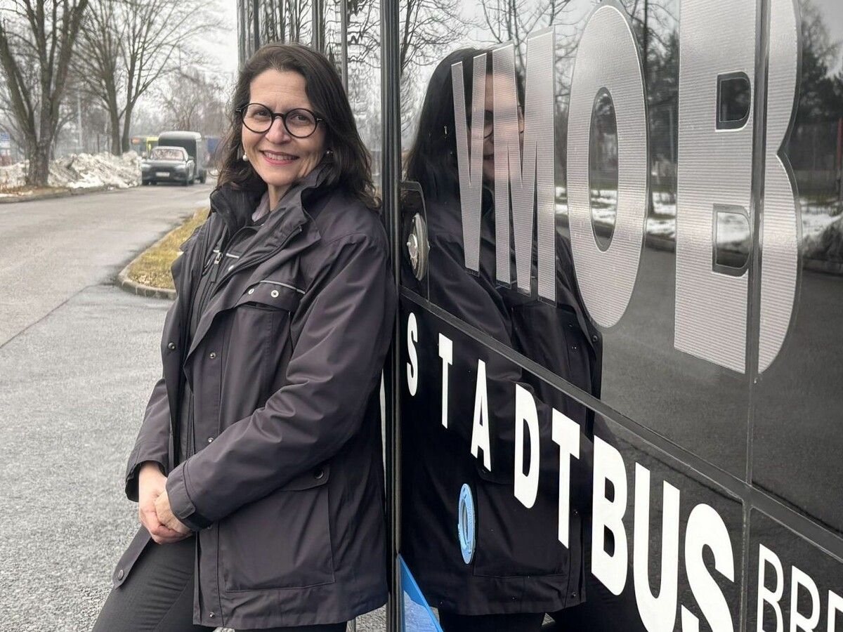 Carla Gallaun ist seit acht Jahren Busfahrerin und bevorzugt E-Busse. ⇒VN/Grundner