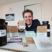 Green-Zebra-Tomate in der Kapsel