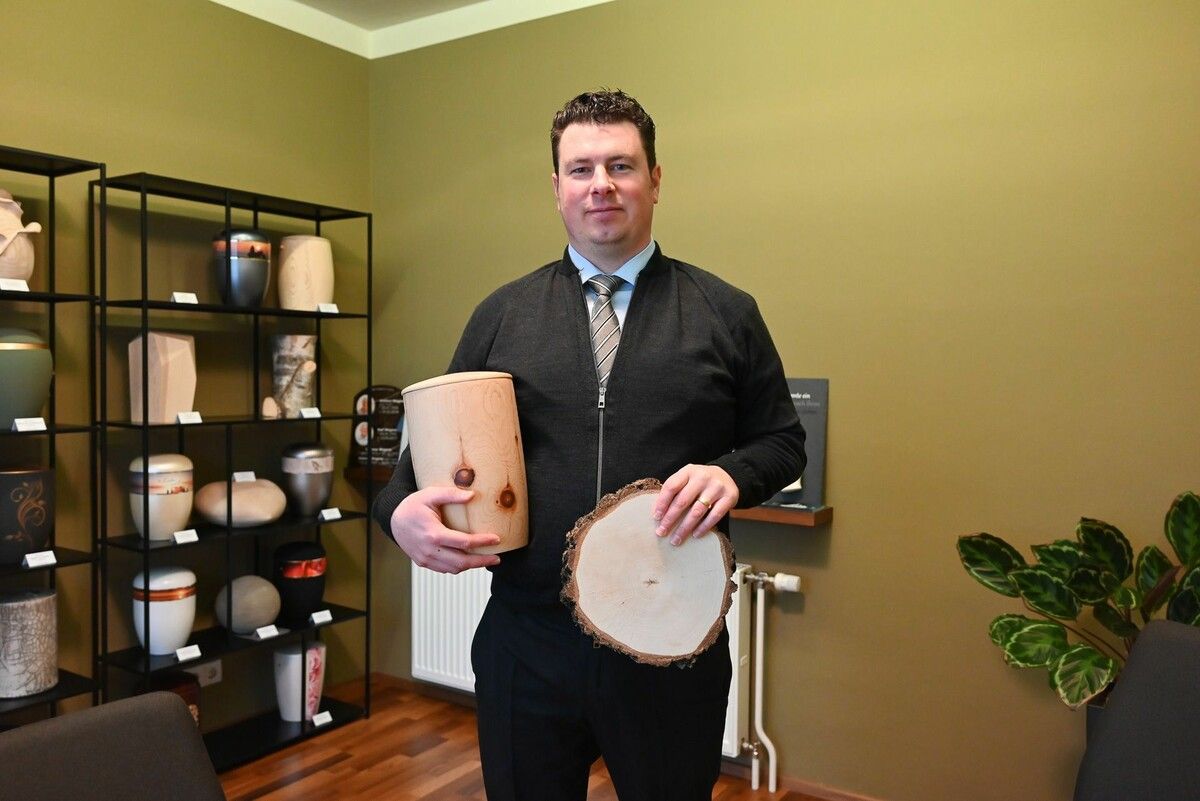 Daniel Dalmonek von Bestattung Reumiller ist auf die Naturbestattungen vorbereitet. Die Nachfrage ist im Moment groß.⇒BVS