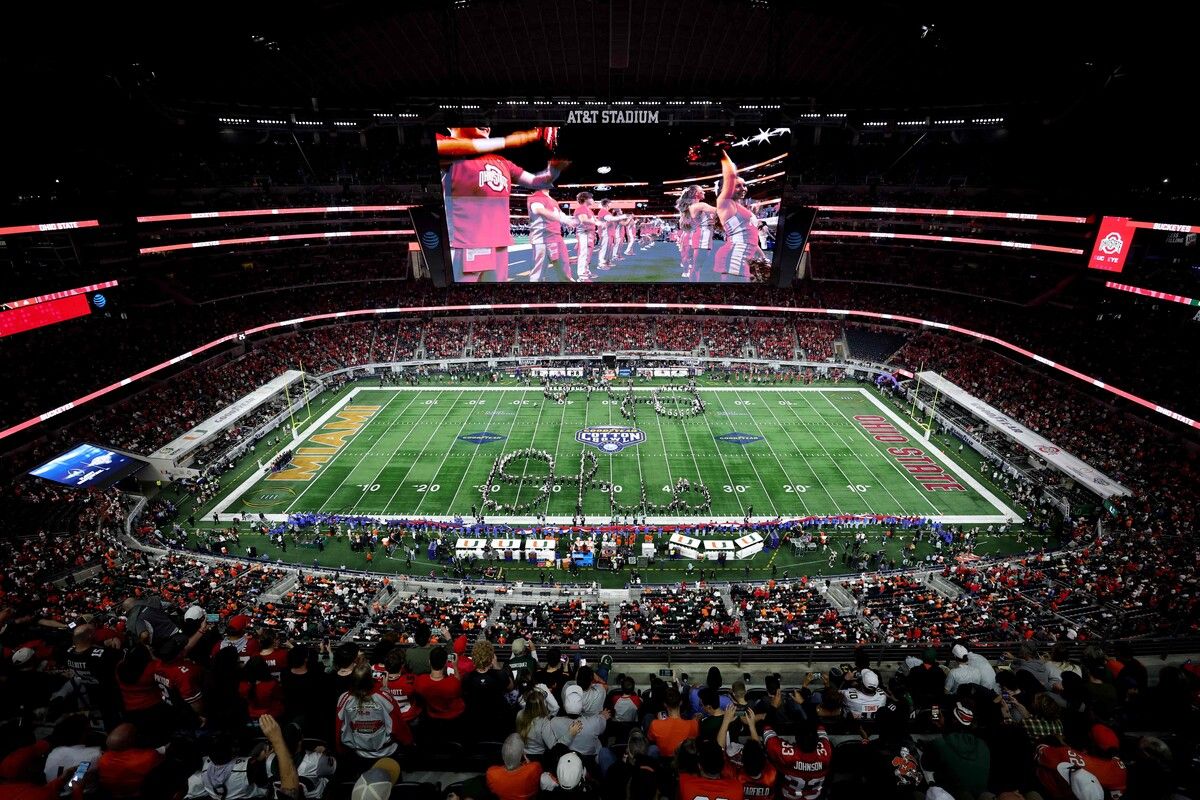 Das AT&T Stadium in Arlington bei Dallas ist das größte Stadion der WM. 94.000 Fußball-Fans können laut FIFA das Spiel zwischen Österreich und Argentinien live mitverfolgen.⇒apa