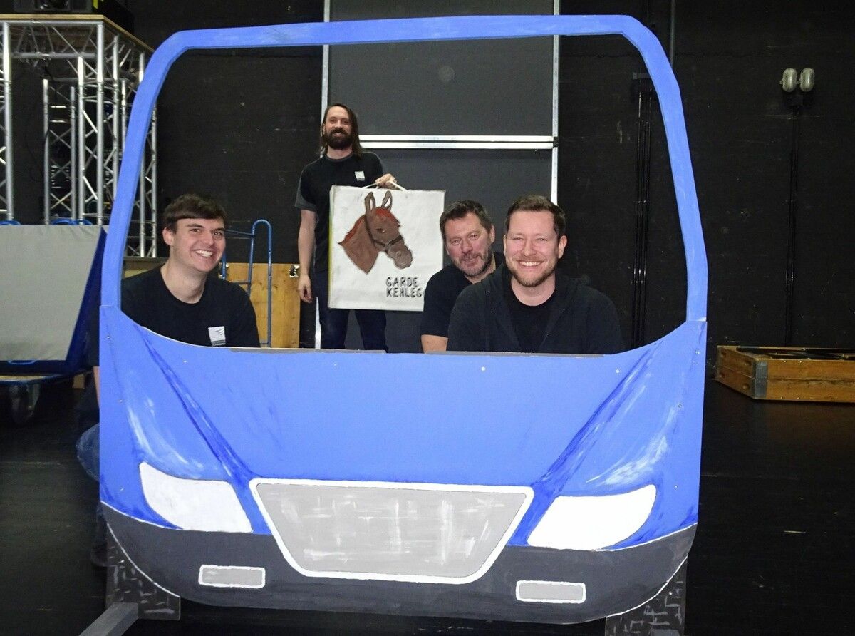 Das Bühnentechnik-Team des Kulturhauses Dornbirn hält den Betrieb an fast 300 Tagen im Jahr am Laufen:⇒CTH 8§9