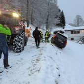 Familie geriet mit Auto in brenzlige Lage