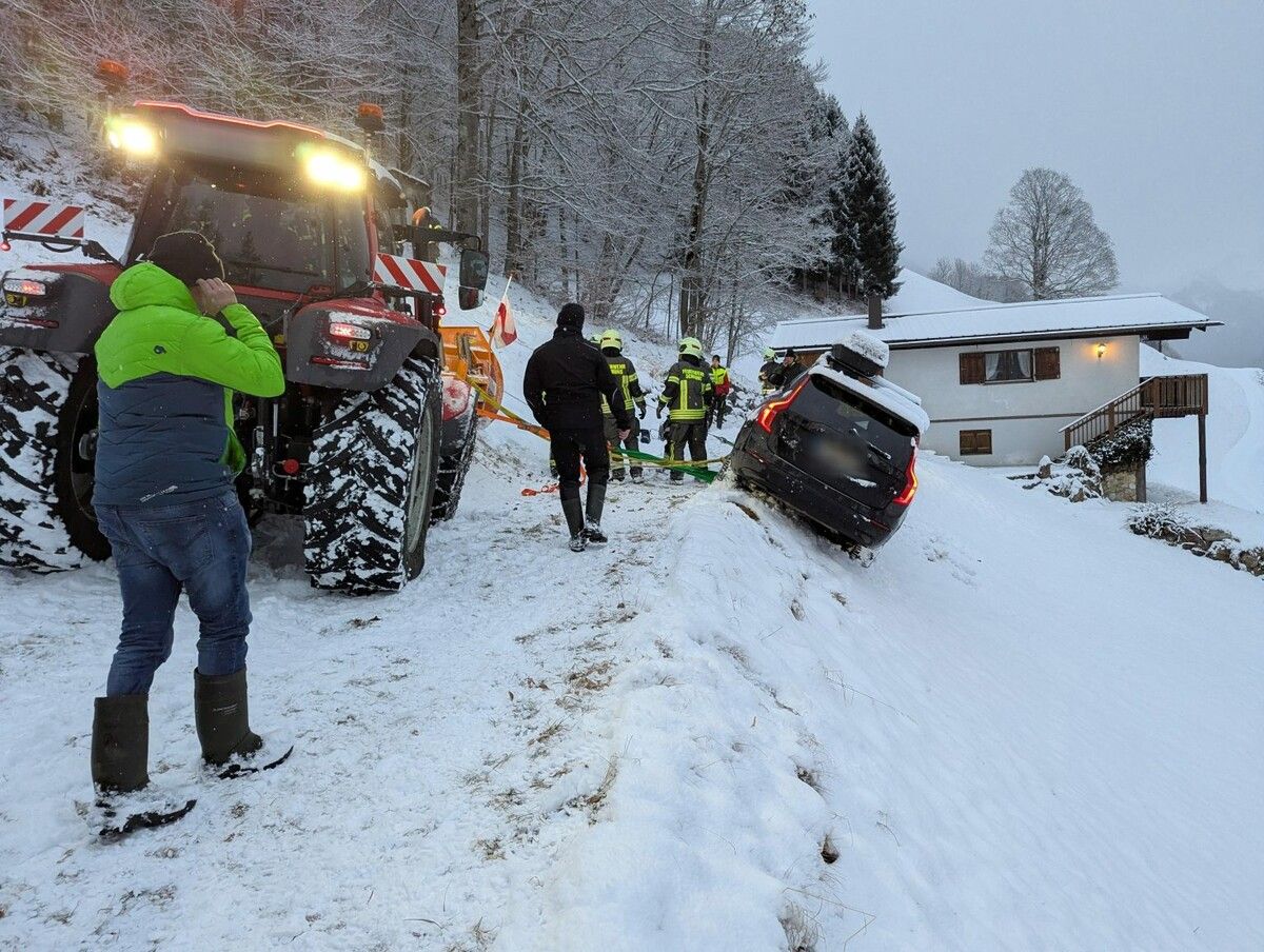 Das Fahrzeug wurde von der Feuerwehr Schruns gesichert. ⇒Feuerwehr Schruns