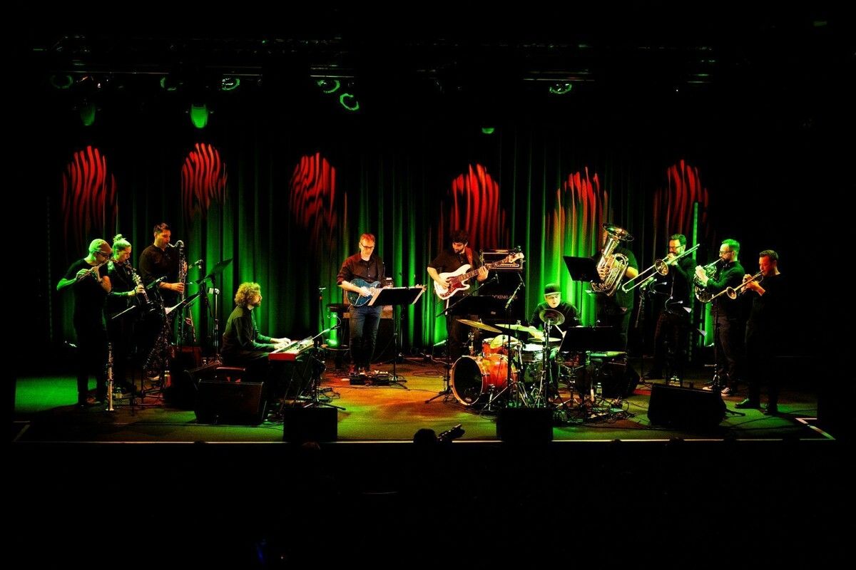 Das Jazzorchester Vorarlberg spielt gemeinsam mit dem SOV die Uraufführung von „Insomniac Dreams“. ⇒Karin Nussbaumer