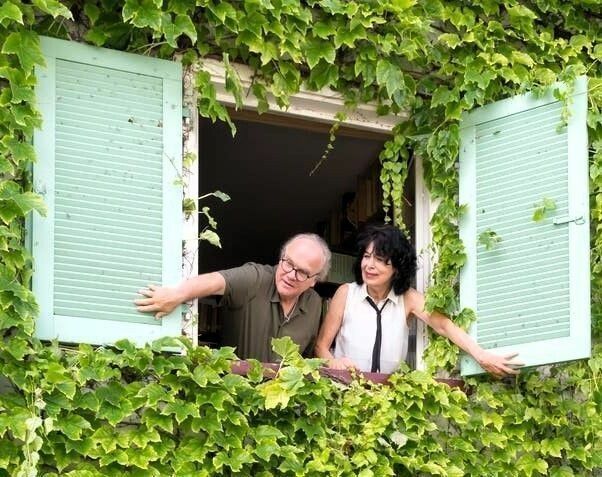 Das Publikum erlebt unmittelbar, wie Kreativität in der Ehe Helfer/Köhlmeier funktioniert,