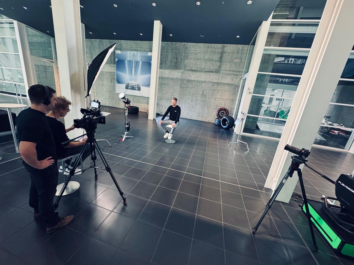 David Gutschi bei Aufnahmen mit Formel-1-Pilot Nico Hülkenberg für die Doku „ The Tunnel“.⇒wwp