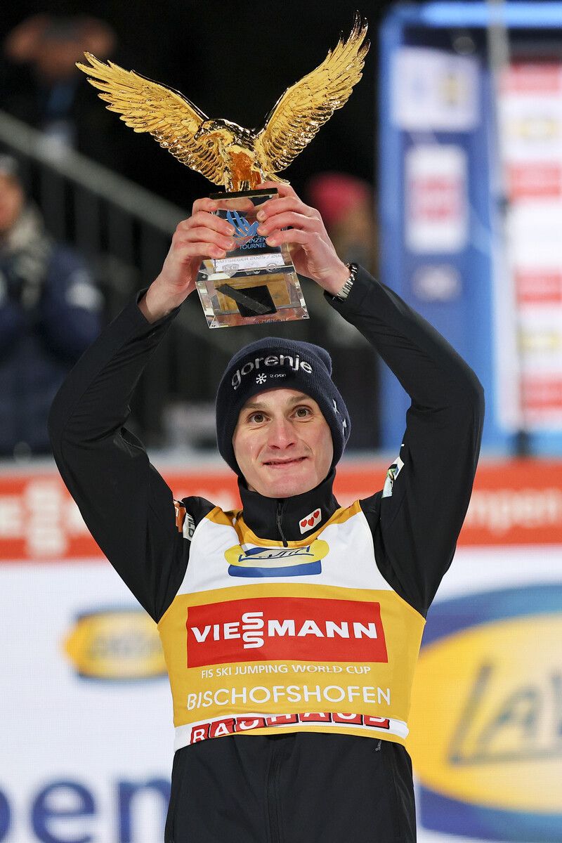 Der Adler ist gelandet: „Überflieger“ Domen Prevc als Gesamtsieger.⇒gepa