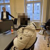 Beim „Autoschnallen“ Polizisten attackiert