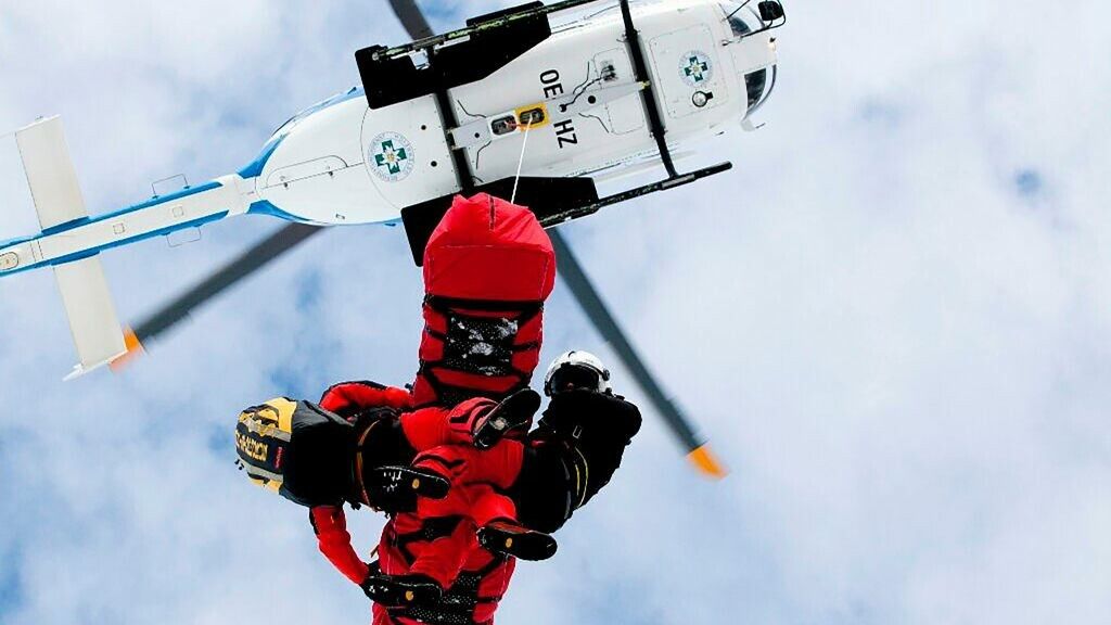 Der Rettungshubschrauber war im Dauereinsatz. ⇒Symbol/Bergrettung