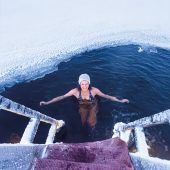 Rauchsauna und der Sprung ins Wasser