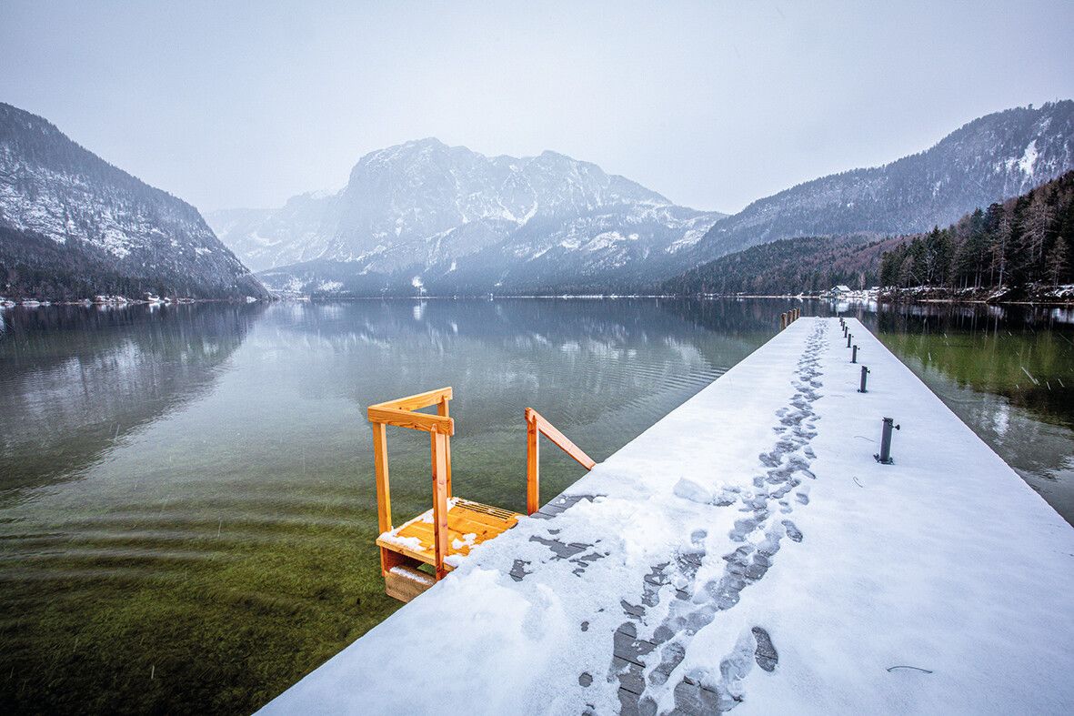 Der Uferweg am Altausseer See ist auch im Winter gut begehbar.⇒