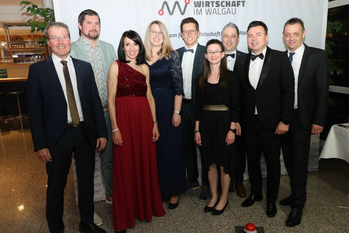 Der Vorstand der Wirtschaft im Walgau und das Ballkomitee luden zum Tanz unter Sternen.