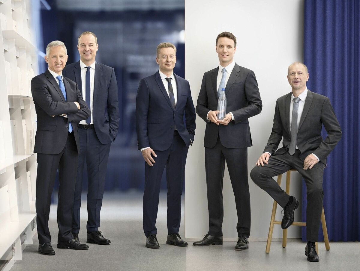 Der Vorstand von Alpla (v. l.): Ricardo Rehm (CFO), Walter Ritzer (COO), Nicolas Lehner (CCO), Philipp Lehner (CEO) und Klaus Allgäuer (CTO). ⇒FA (2)