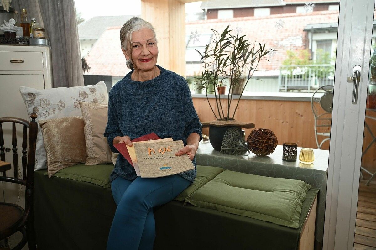 Die einstige Textildesignerin mit Katalogen ihres Naturmodelabels Fink Design. ⇒afp