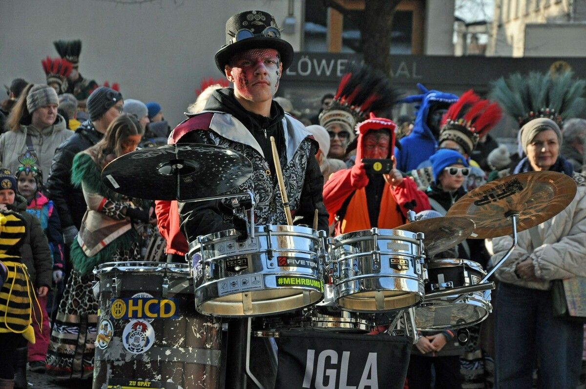 Die Igla Gugger eröffneten die Platzkonzerte vor der Kirche.