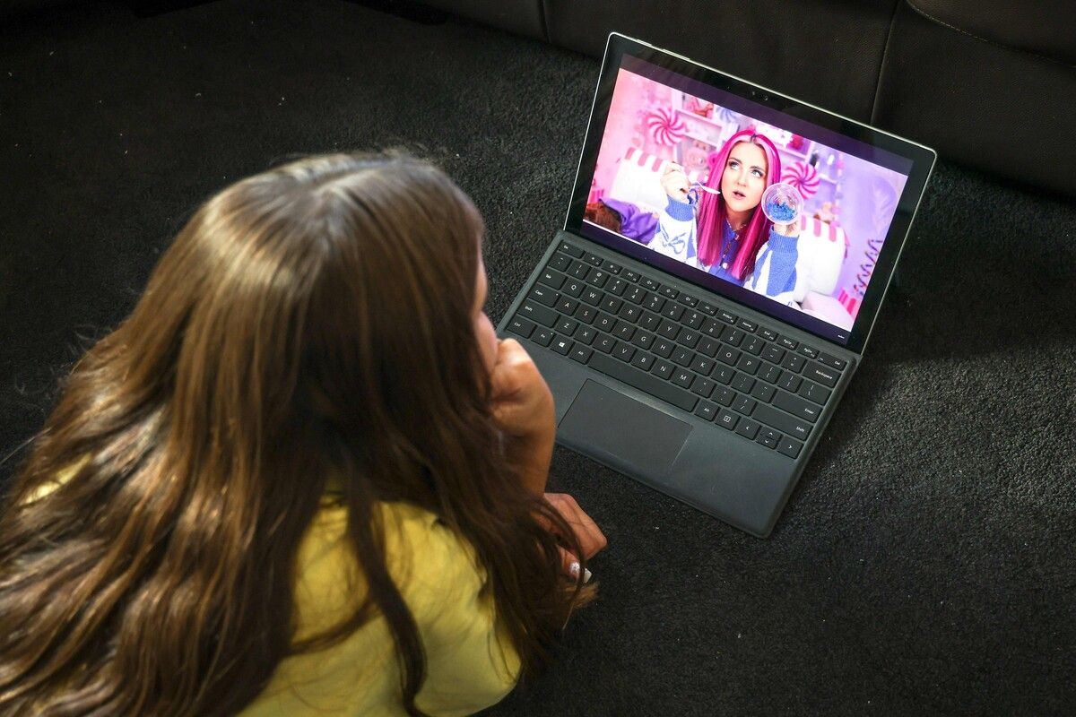 Die jungen Leute werden auf TikTok, Instagram oder in Fernsehserien auf die Erkrankungen aufmerksam. ⇒afp/Gray