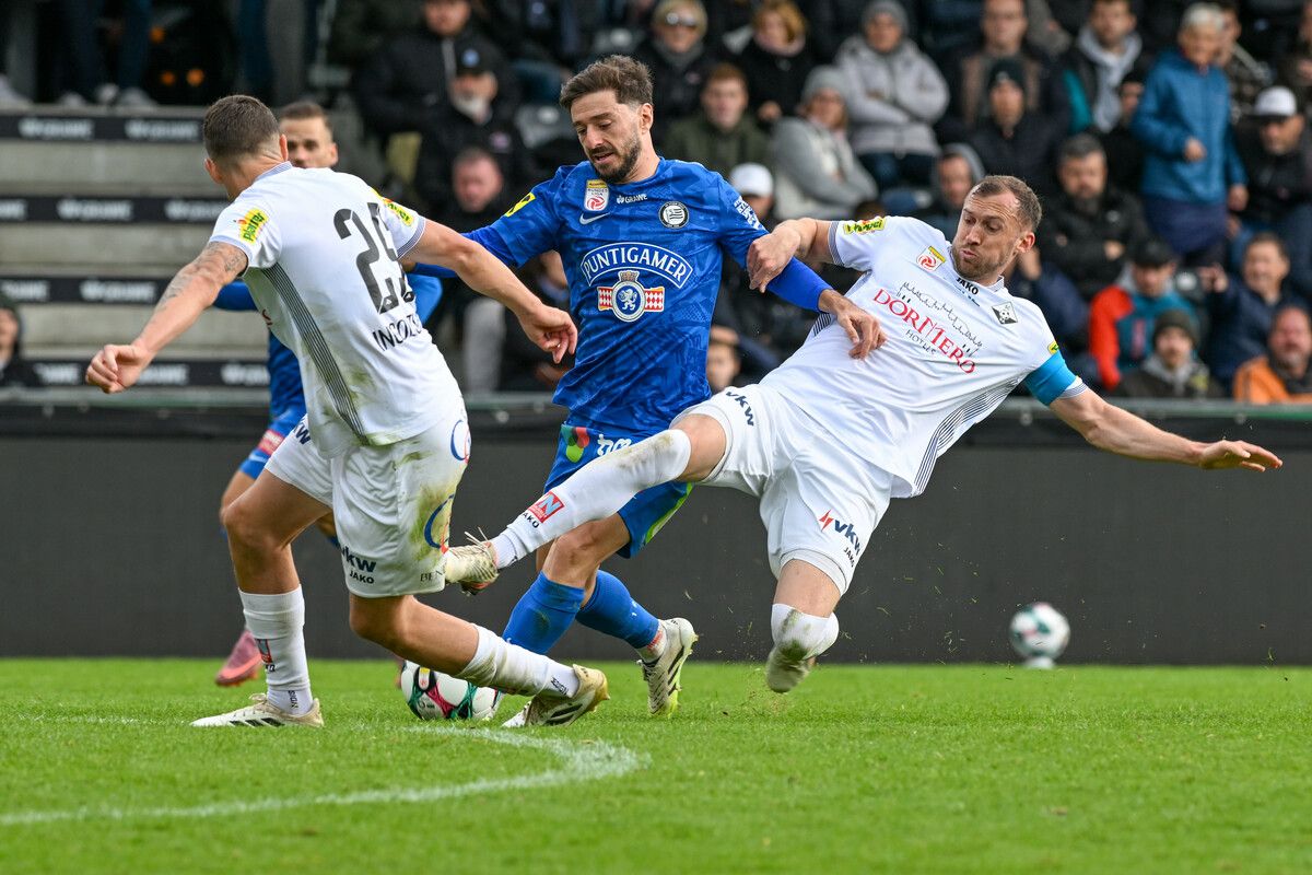 Die Kreise von Sturms Mittelfeldregisseur Otar Kiteishvili sollten Lukas Jäger und Co. möglichst klein halten.⇒gepa