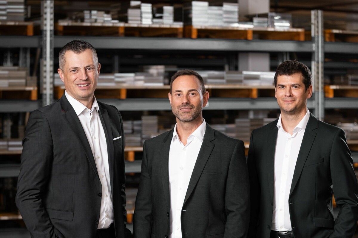 Die neue Führungsspitze von Meusburger: Simon Köb (Vertrieb & Marketing), Stefan Kraxner (Geschäftsführung) und Tobias Fuchs (Finanzen).⇒Meusburger/Fasching