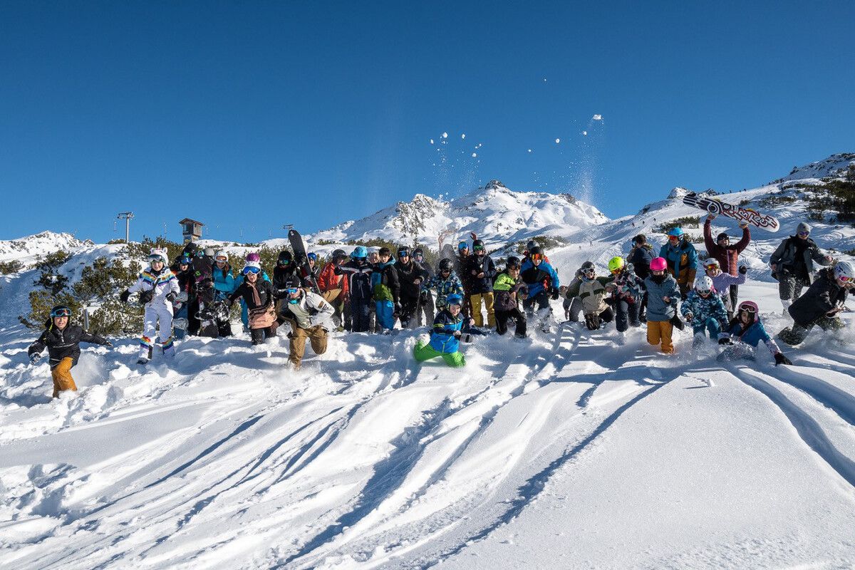 Die Offenen Jugendarbeiten und die Naturfreunde laden zum Ski- und Snowboardcamp.⇒Lustenau