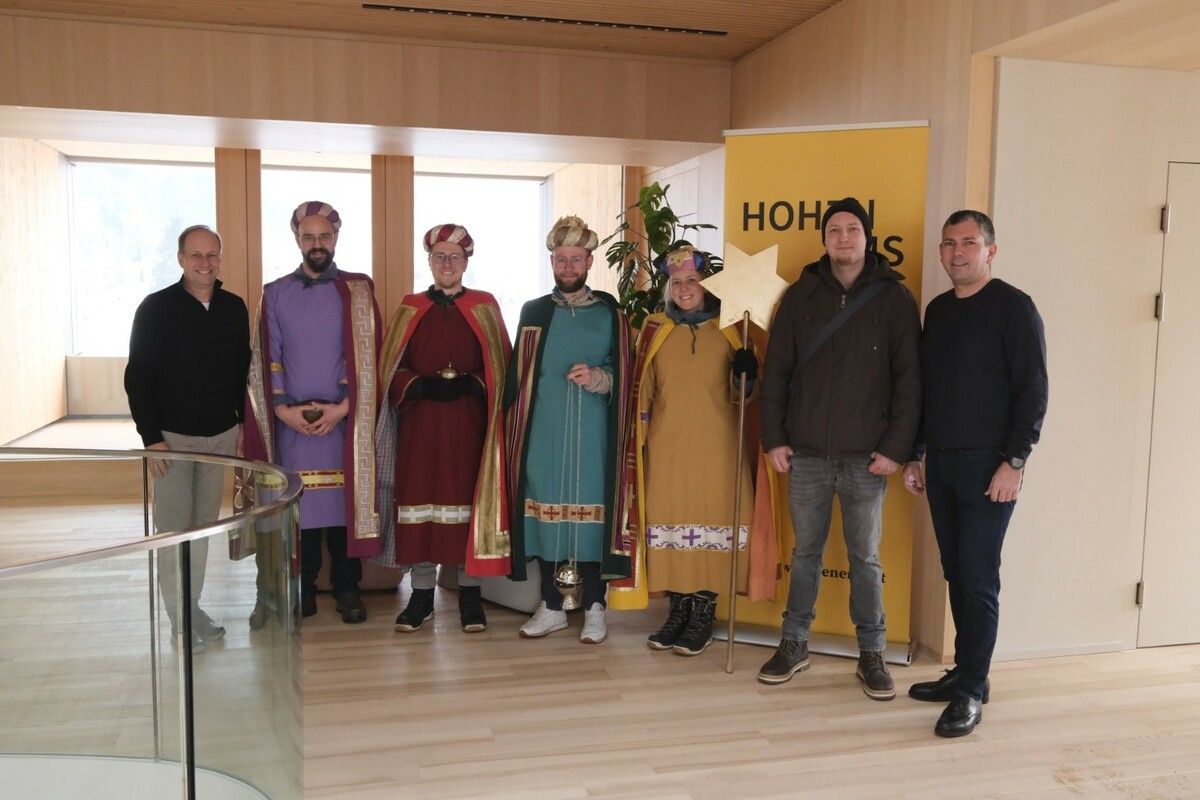 Die Sternsinger waren auch im Rathaus zu Gast.⇒stadt hohenems