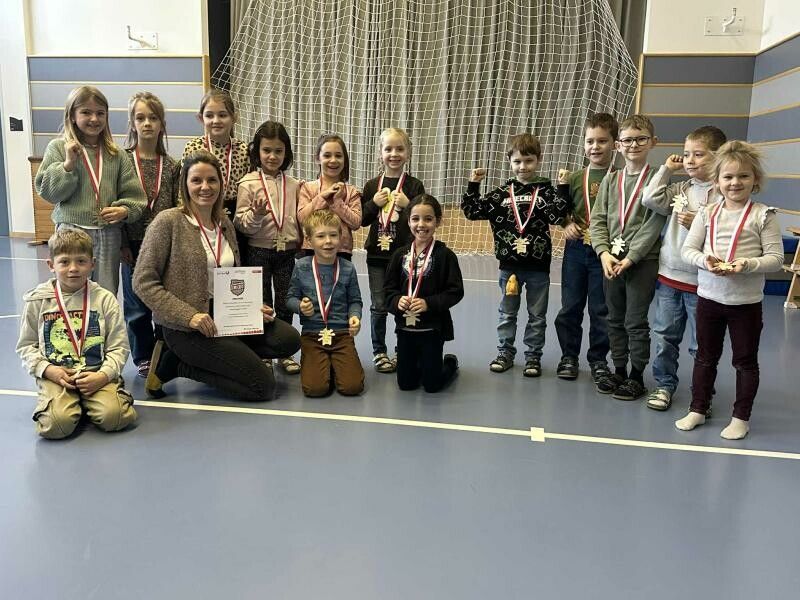 Die Volksschule Düns wurde bei der Ninja-Challenge als Sieger ausgezeichnet.
