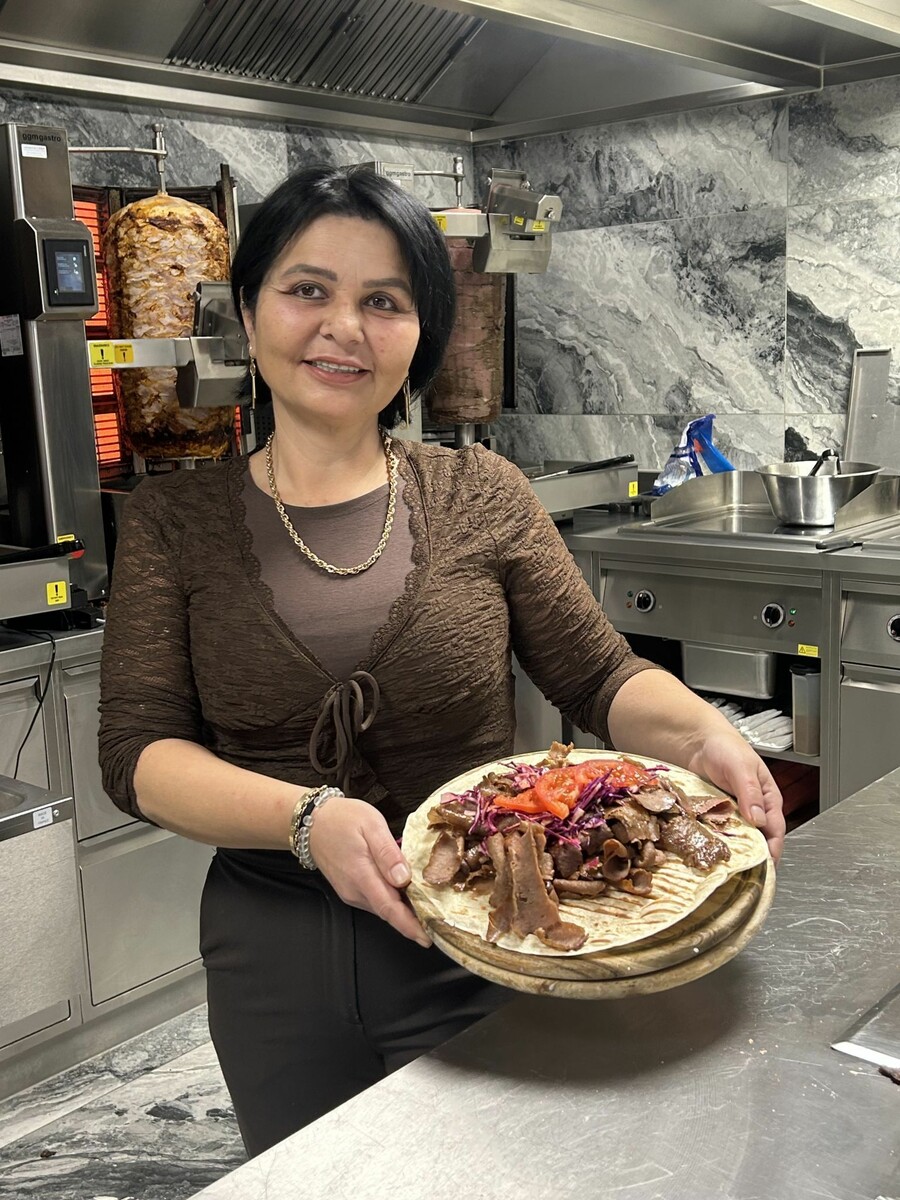 Ehefrau Safiye hilft natürlich auch im Betrieb mit.