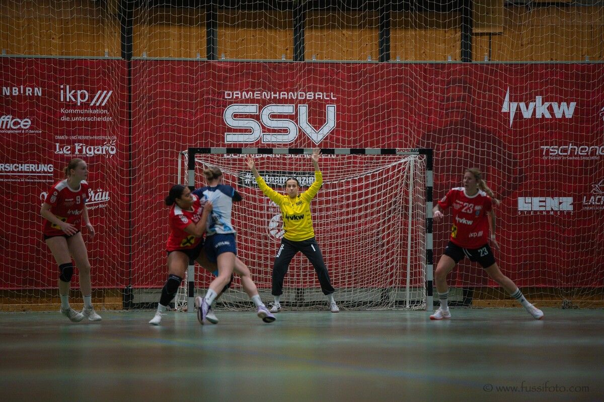 Ein Topleistung von Torfrau Alissa Sonnleithner wäre die halbe Miete für den Viertelfinaleinzug. ⇒fussifoto.com