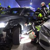 Auffahrunfall mit vier  Fahrzeugen im Pfändertunnel