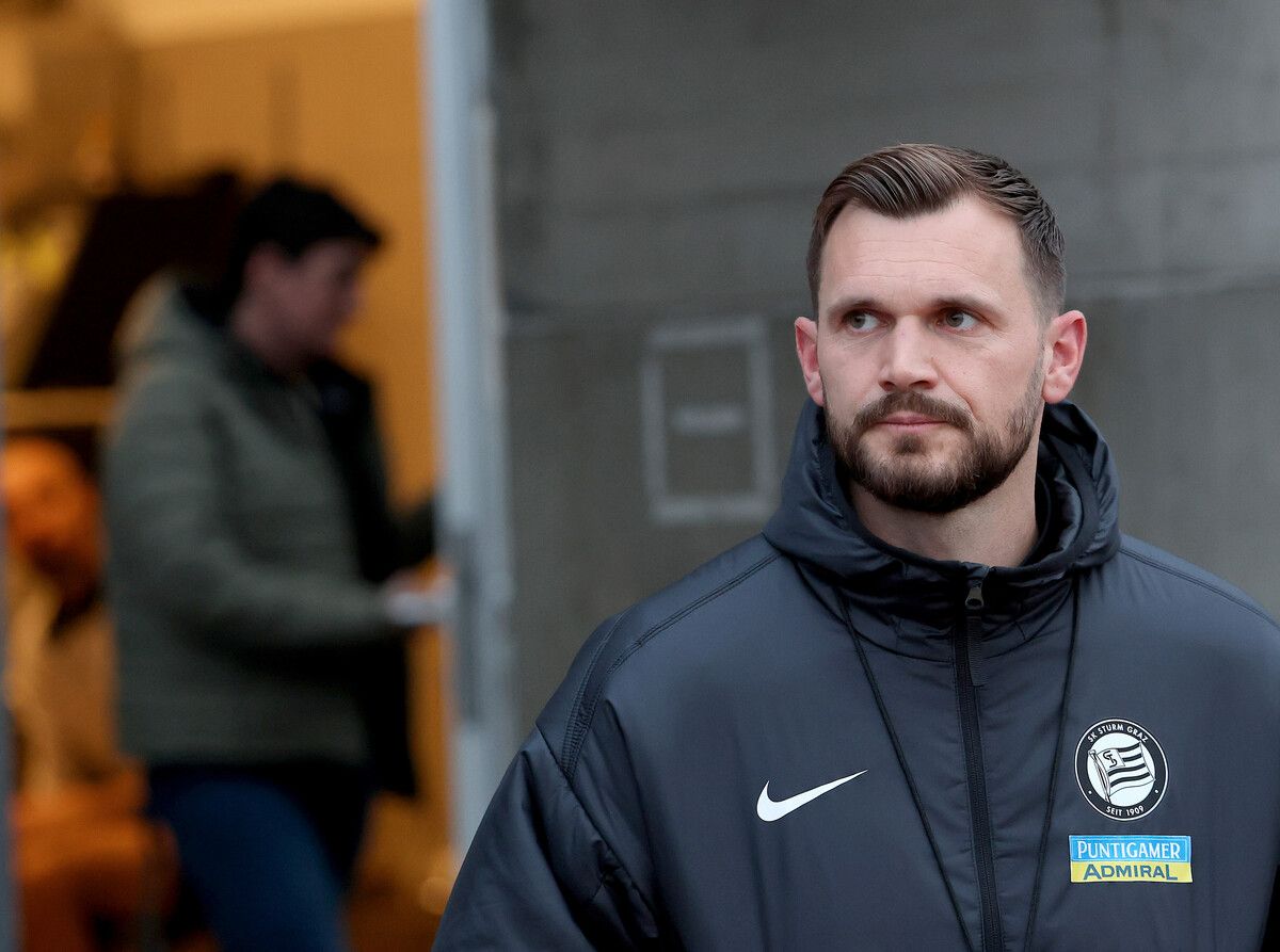 Fabio Ingolitsch kehrt ins Schnabelholz zurück. Nur hat er statt des SCRA-Wappens das Emblem des amtierenden Meisters Sturm Graz auf dem Revers.⇒gepa