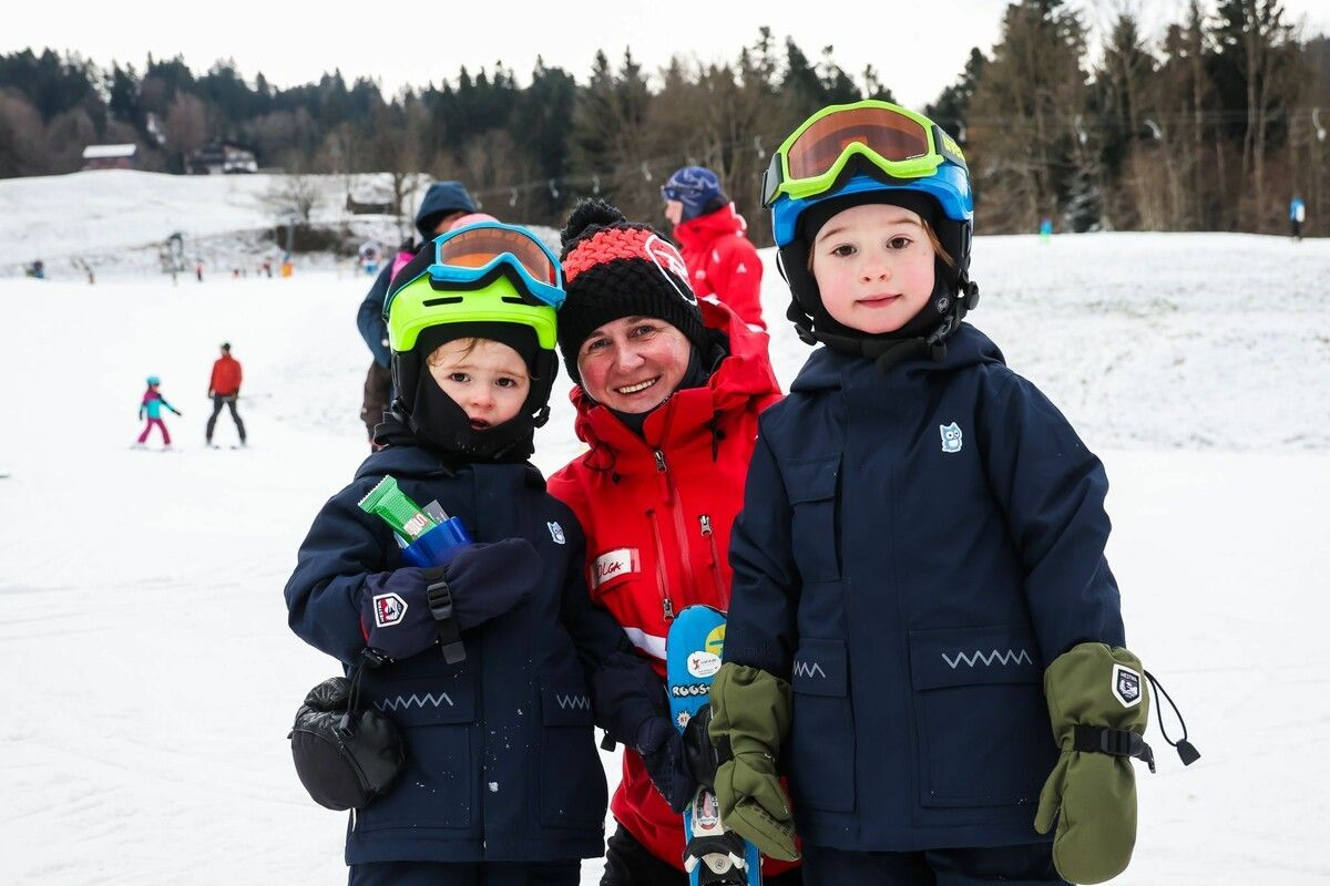 Ferdinand (3) und Leopold (5) aus Schwarzenberg haben Spaß im Schnee. ⇒VN/Steurer