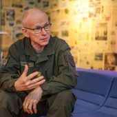 Wieder mit den Säbeln rasseln