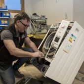 Geräte-Retter-Prämie zieht, doch Österreich bleibt beim Reparieren im Mittelfeld. »A4