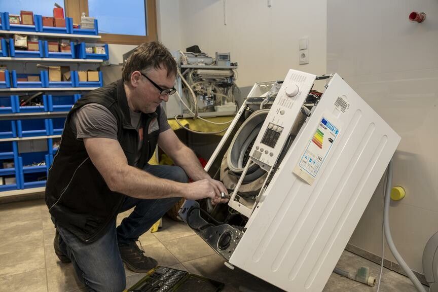 Geräte-Retter-Prämie zieht, doch Österreich bleibt beim Reparieren im Mittelfeld. »A4