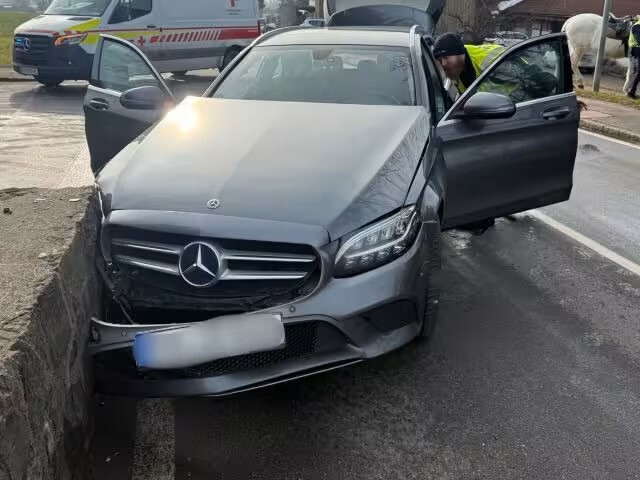 Von Pferd erschreckt