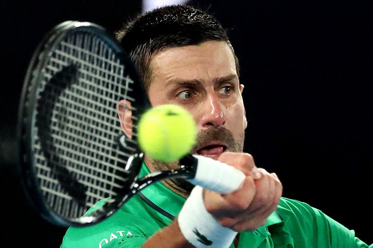 Finalduell der Generationen: Der 38-jährige Novak Djokovic (l.) trifft im Endspiel der Australian Open auf den 16 Jahre jüngeren Carlos Alcaraz (r.). ⇒AP/Reuters