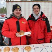 Christbäume flogen durch Schneegestöber